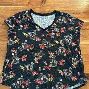 Size 2 Classic Fit Torrid Black Flower and Skulls Tee Shirt